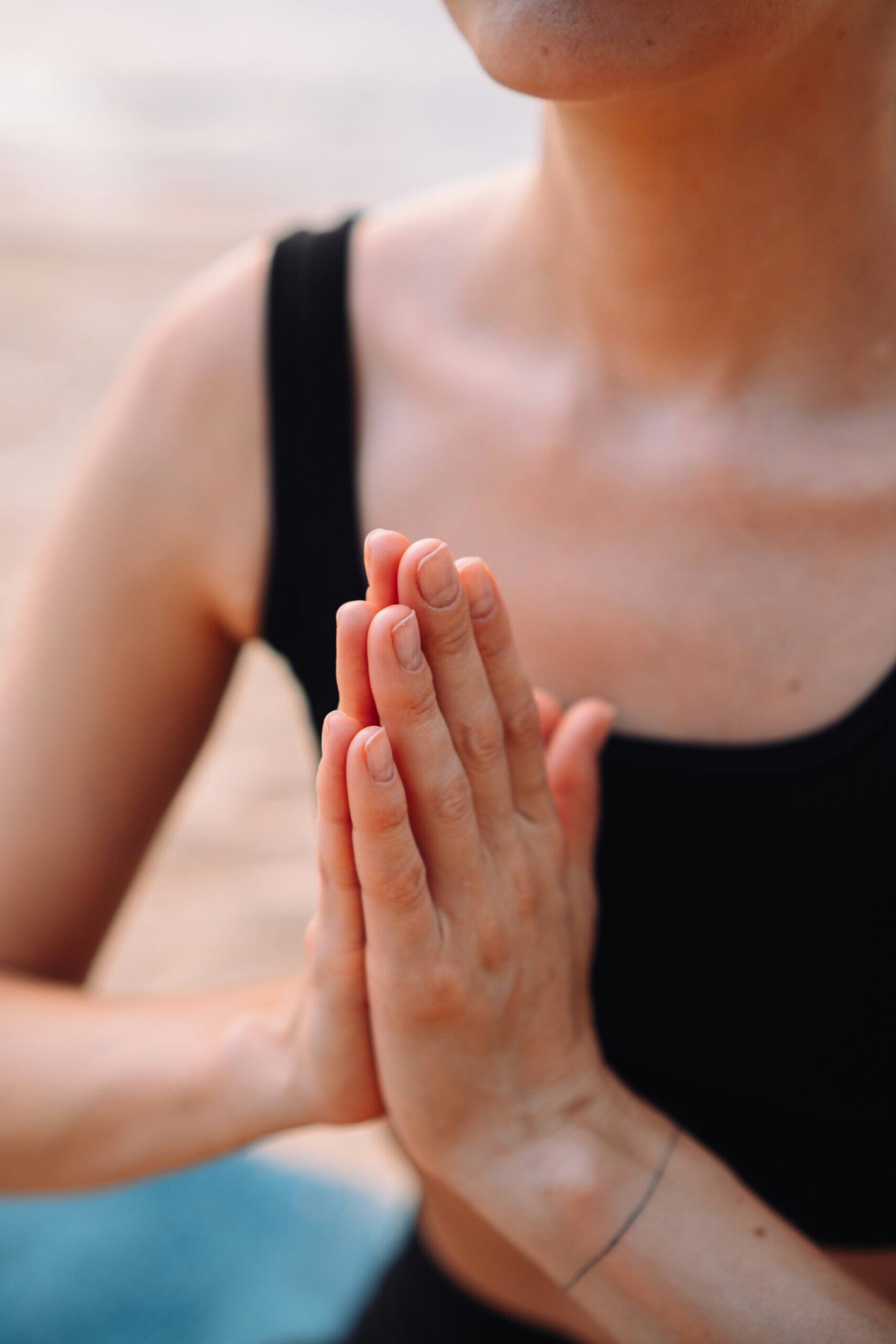 meditation-haende Hände zur Meditation zusammengelegt