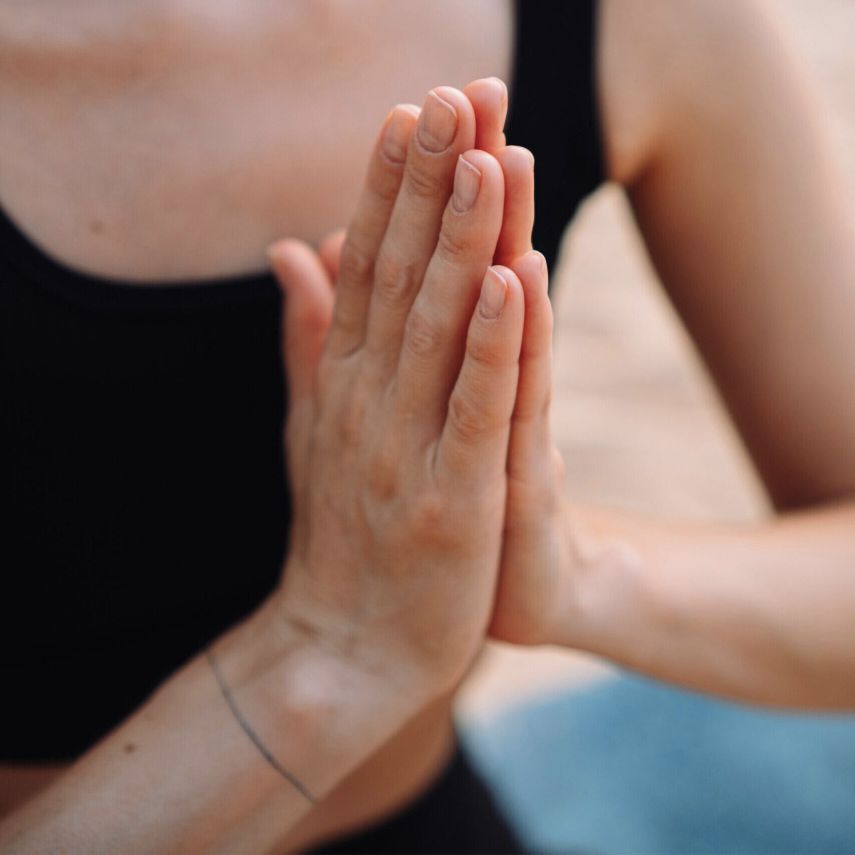 silence Zusammengelegte Hände